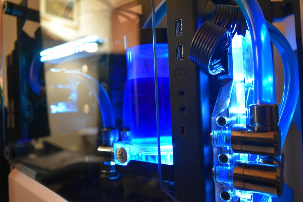 Front-side, pump-reservoir combo and GPU waterblock
