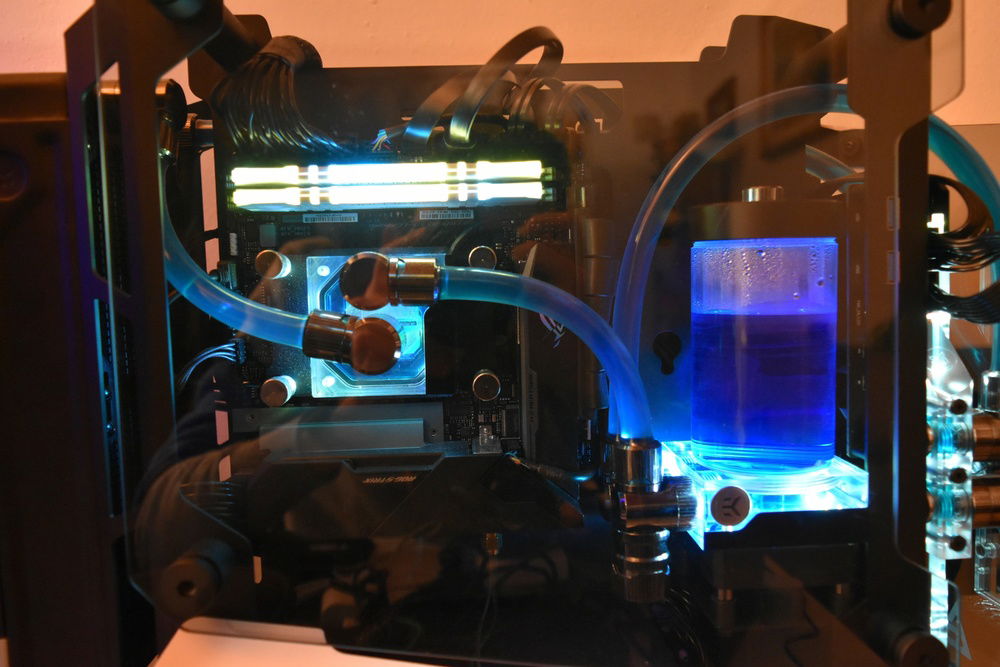 Side, CPU waterblock and pump-reservoir combo
