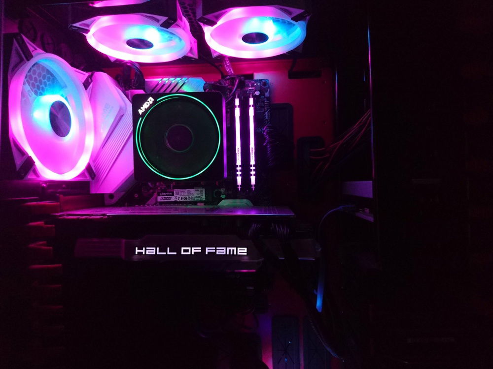 Ryzen 3900x 16gig HyperX Ram, GTX980 Hall of fame (from previous buildnon ti) lots of storage, Aerocool PredatorX Red / Gold full tower, started last year really wanted to finish it in November then change things what i need cooling etc, gpu war of 2020 hit an threw all the plans away so im just sitting on this for awhile till i can find a 3080 or probably a 4080 at this point.