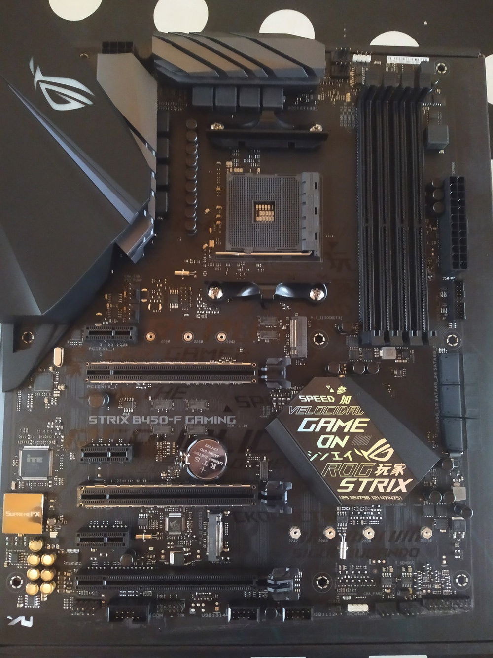 Mobo up close