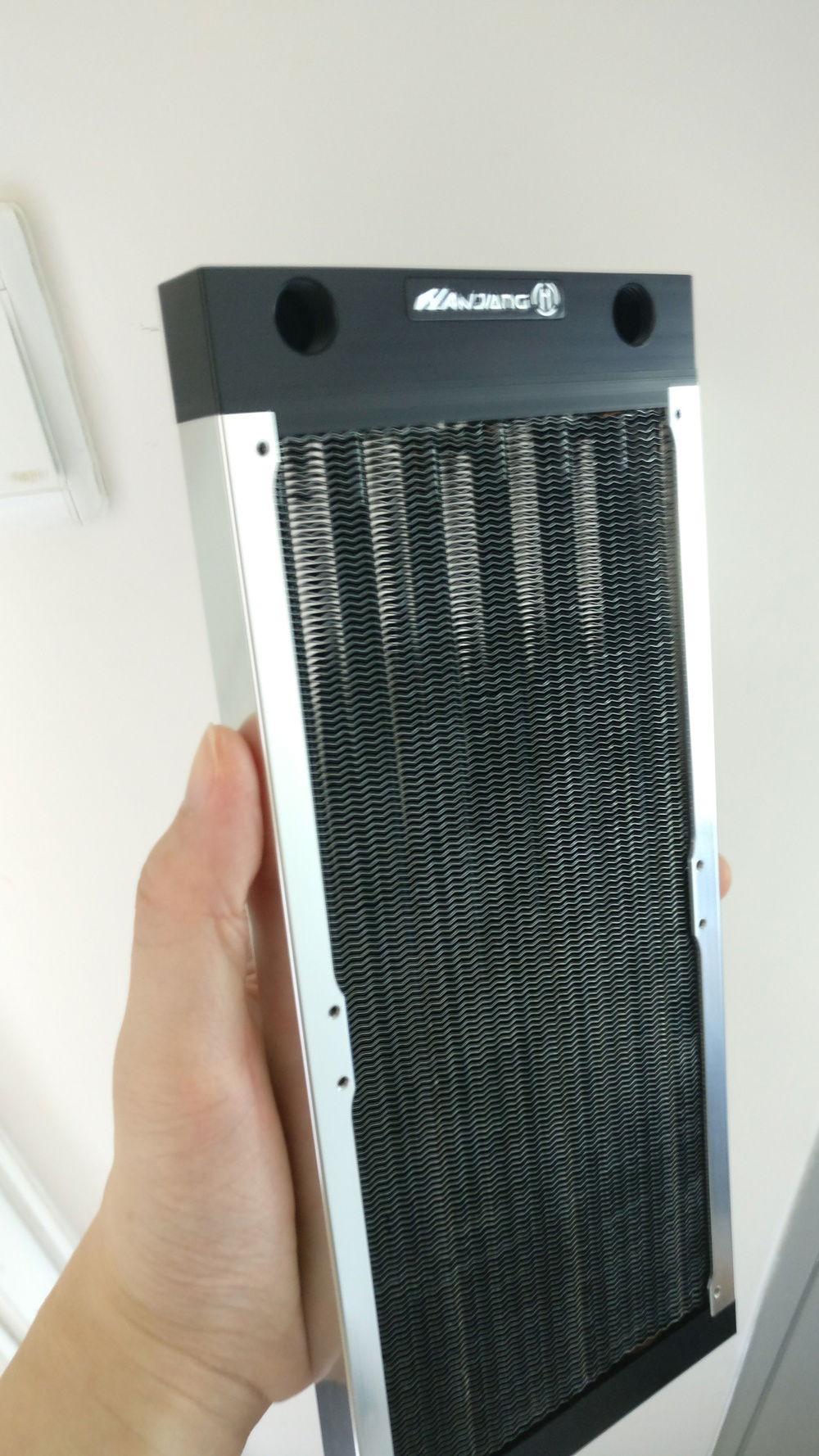 17mm thick radiator from Hanjiang allows for full size fans
