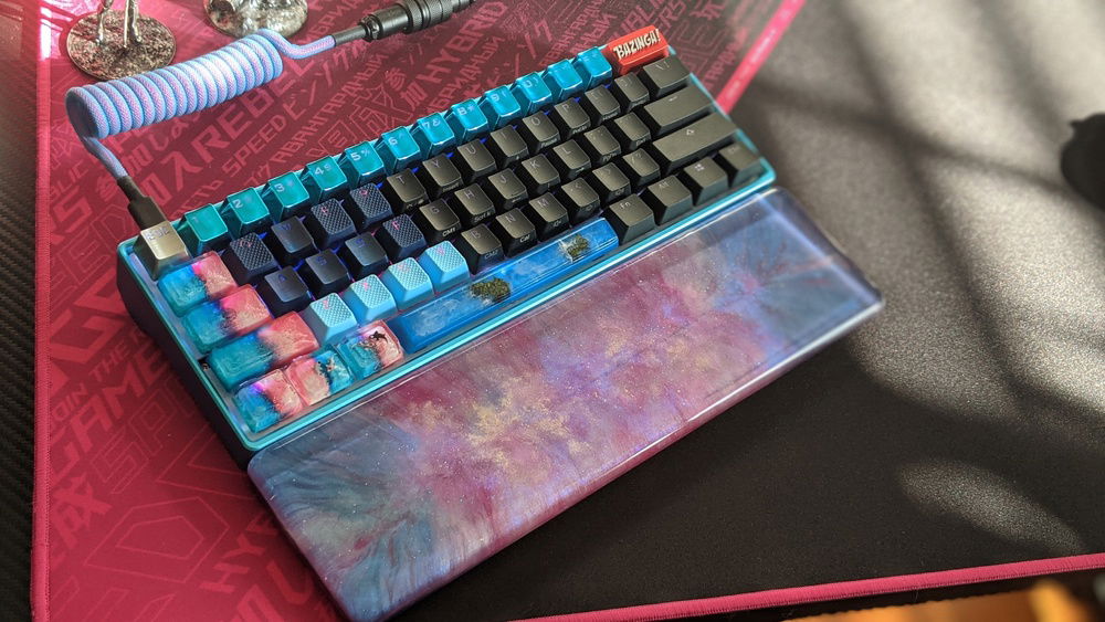 Custom Ducky One 2 Mini, I got 'broken' of of ebay for $9 and completely restored and turned to hot swap switches