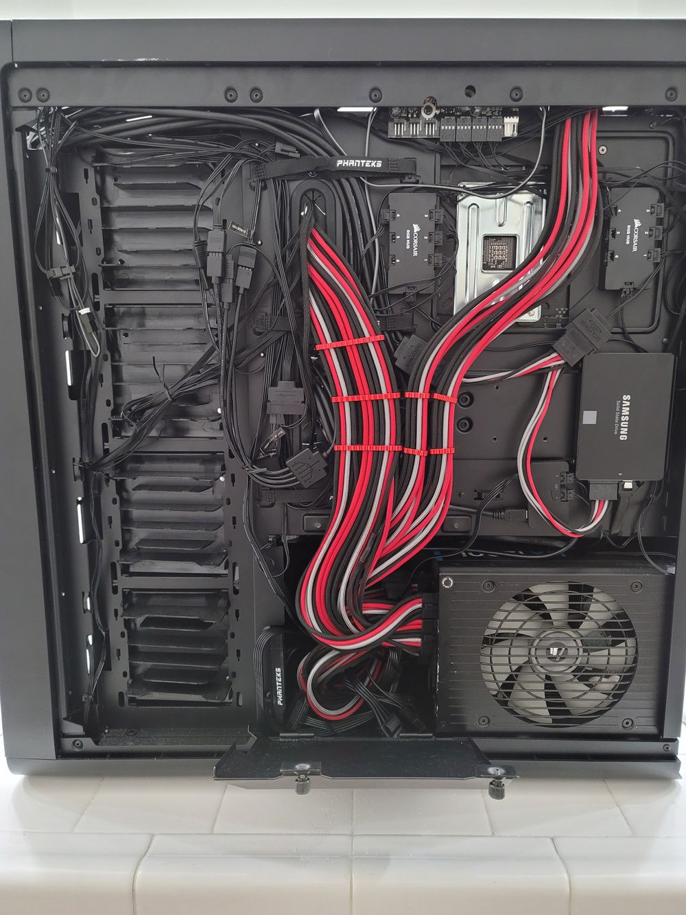 Backend wiring is chaos with these corsair fans and proprietary controller.