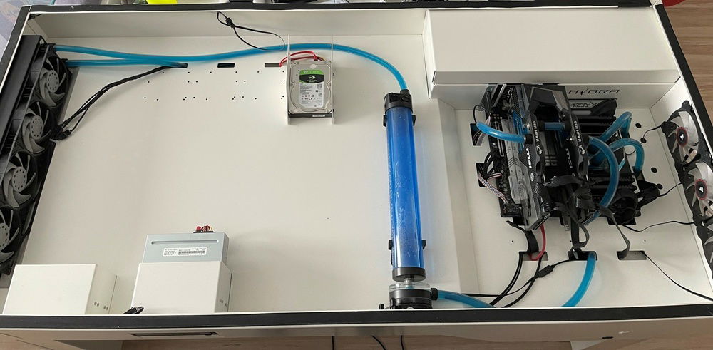 Desk without plate right before maintenance due to air in the loop