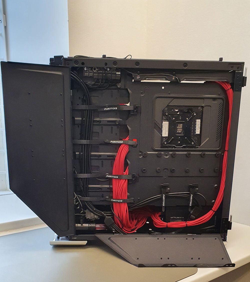 Backside, open to the cables