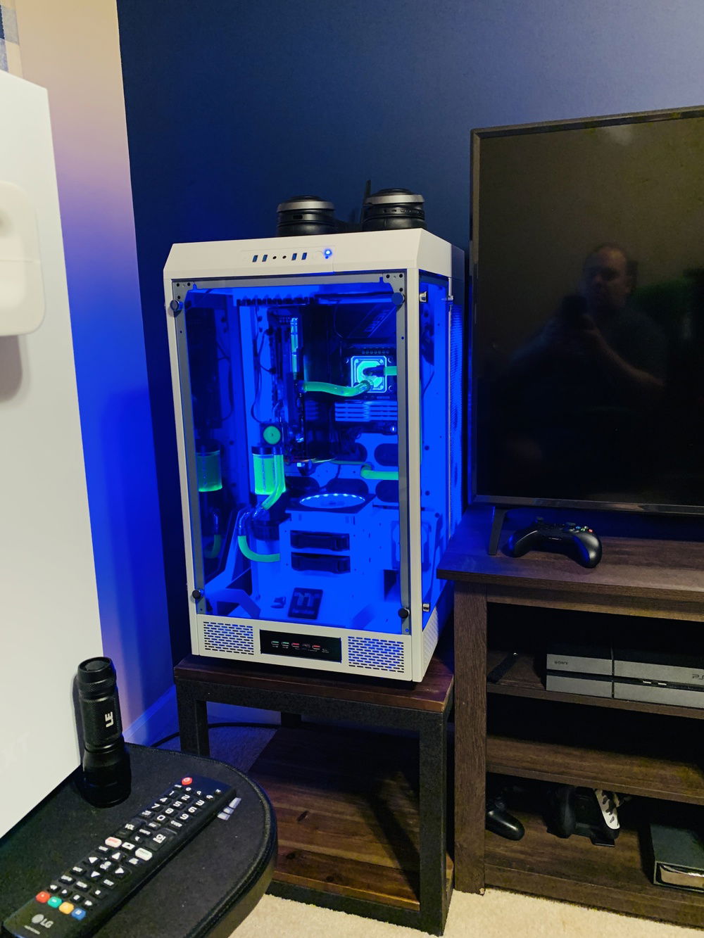 This is an overall picture of my TT Tower 900 in white.