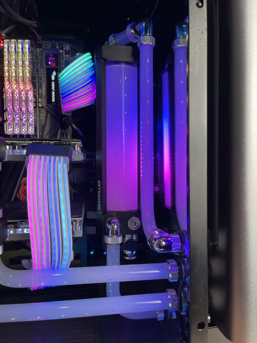 EK "Mystic Fog" liquid absorbs light. See what it does to the rgb reservoir