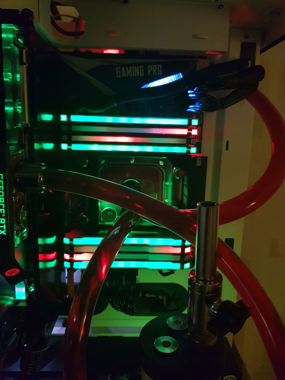 CPU & memory pulsing in red visor mode