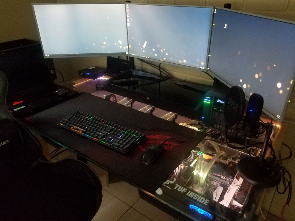 Default white static lighting w/ PS5 audio enabled wallpaper.