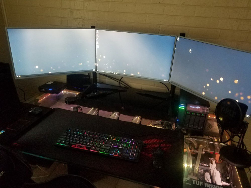 Default white static lighting w/ PS5 audio enabled wallpaper.