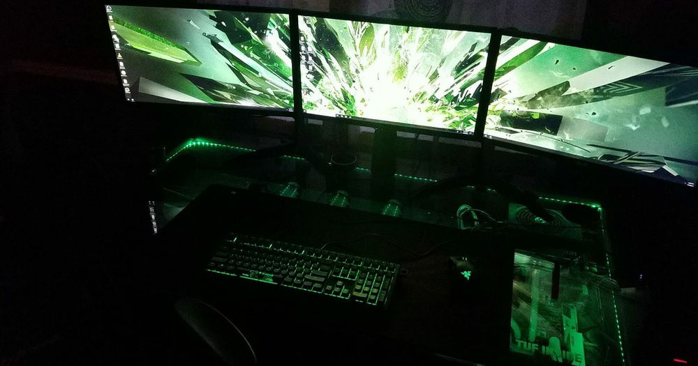 System lit up green w/ matching wallpaper
