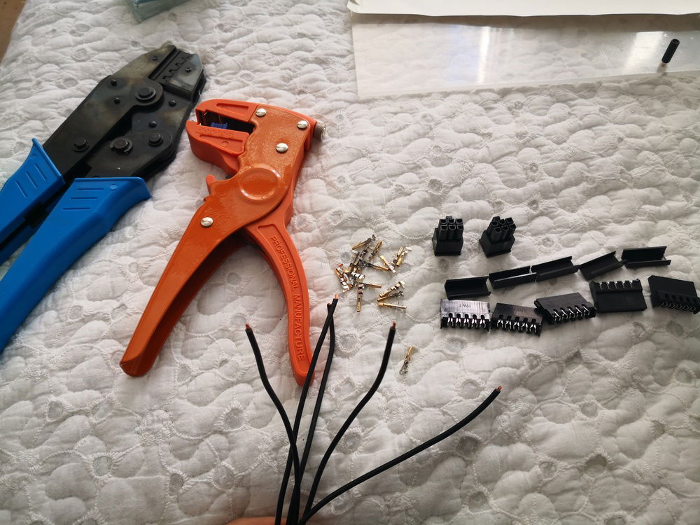 SSd and sata power connectors