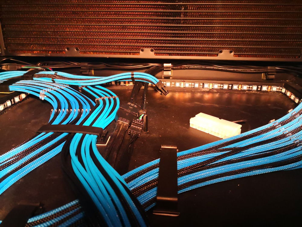 Paracord cover cables