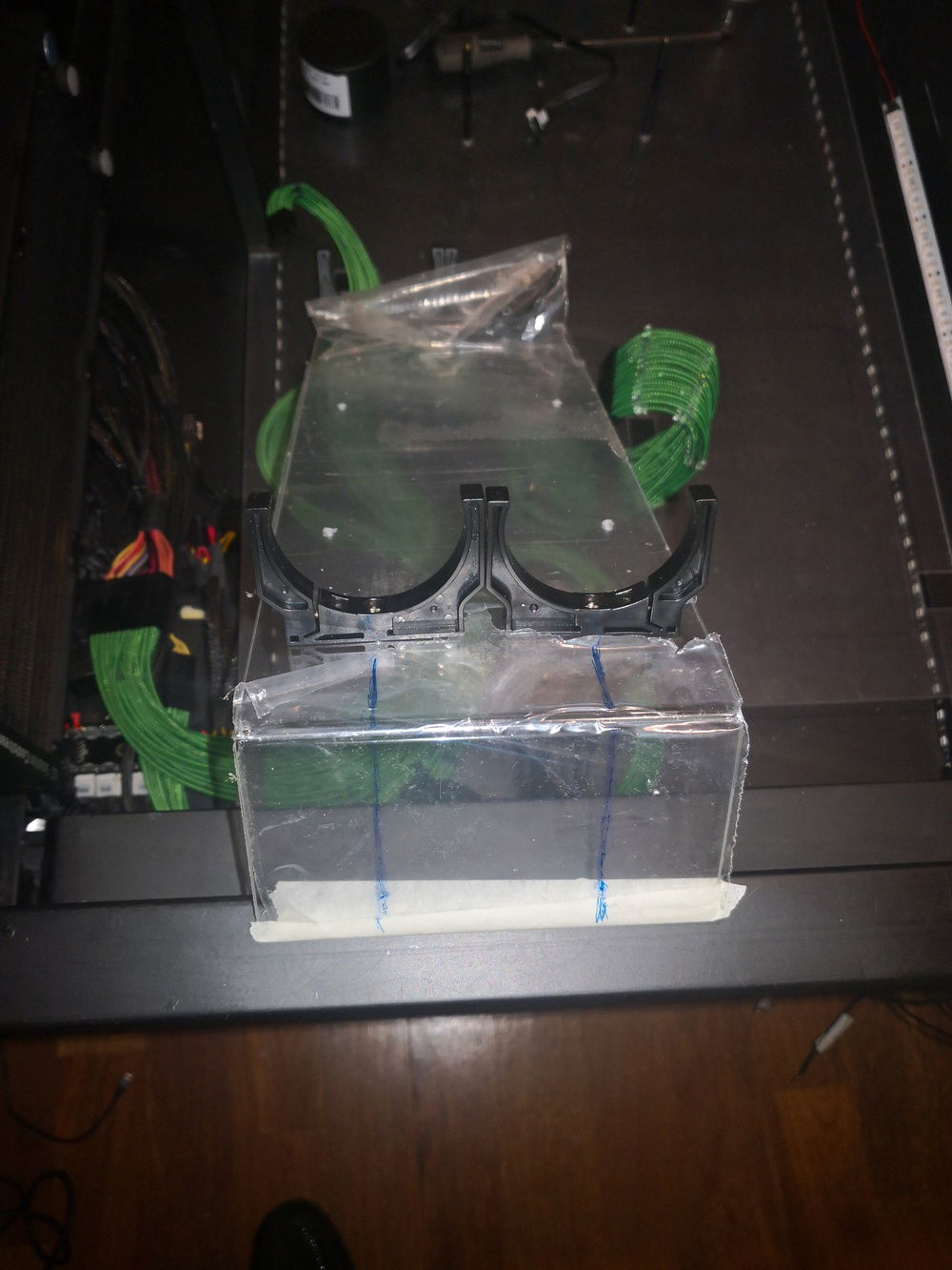 Mounting rezervuar clips