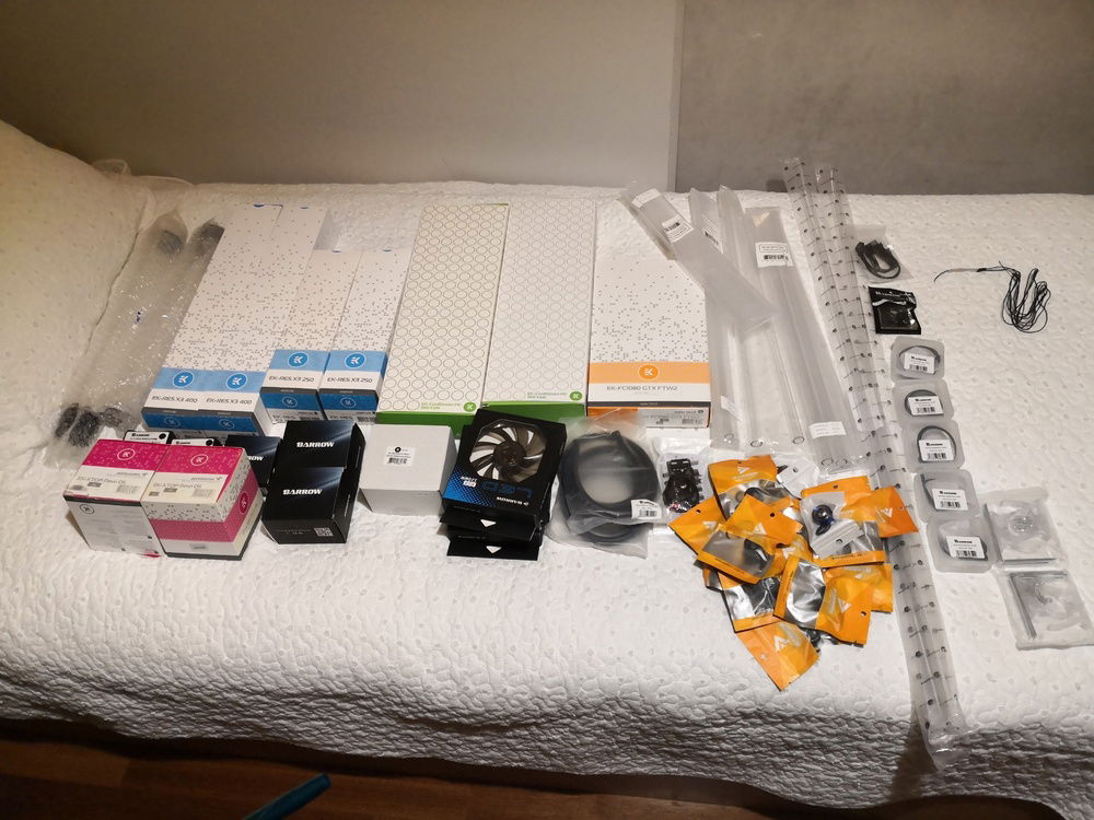 General part list. This picture does Not includes all Paris

4 x ek—D5 pwm g2 pump 
4 x ek—xtop revo d5
2 x 360 pe radiotor
For old system 12x16mm ht fitting
10 x ek 90’ rotary fitting 
4 x ek—af rotary m/m
4 x ek—af ball valve 
3pack x ek—quantum torque 16mm
3pack x ek—torque htc 16 ring pack(green and blue)
1 x ek—af angled 45’
2 x barrow filter 
2 x bitspower 16mm petg pipe
12 x ek—500mm x 2 16mm petg pipe 
1 x ek For 1080 ftw3 gpu waterblock
2 x ek rezervuar multiport top
4 x ek—250mm rezervuar
For old system 1 x lga 775 barrow gpu waterblock
For old system 1 x bysky Asus 1050 gpu waterblock