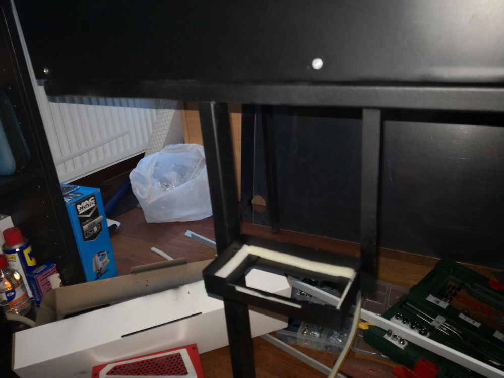 PSU cover body part mounting to desk