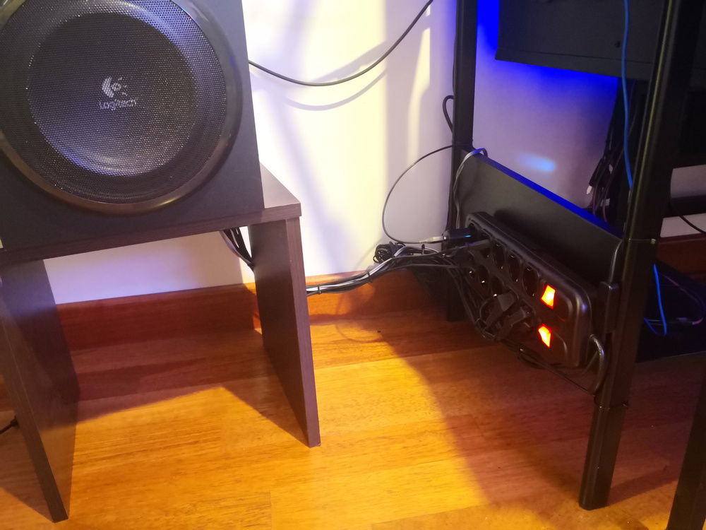 After than complate desk, managmet cable on the floor