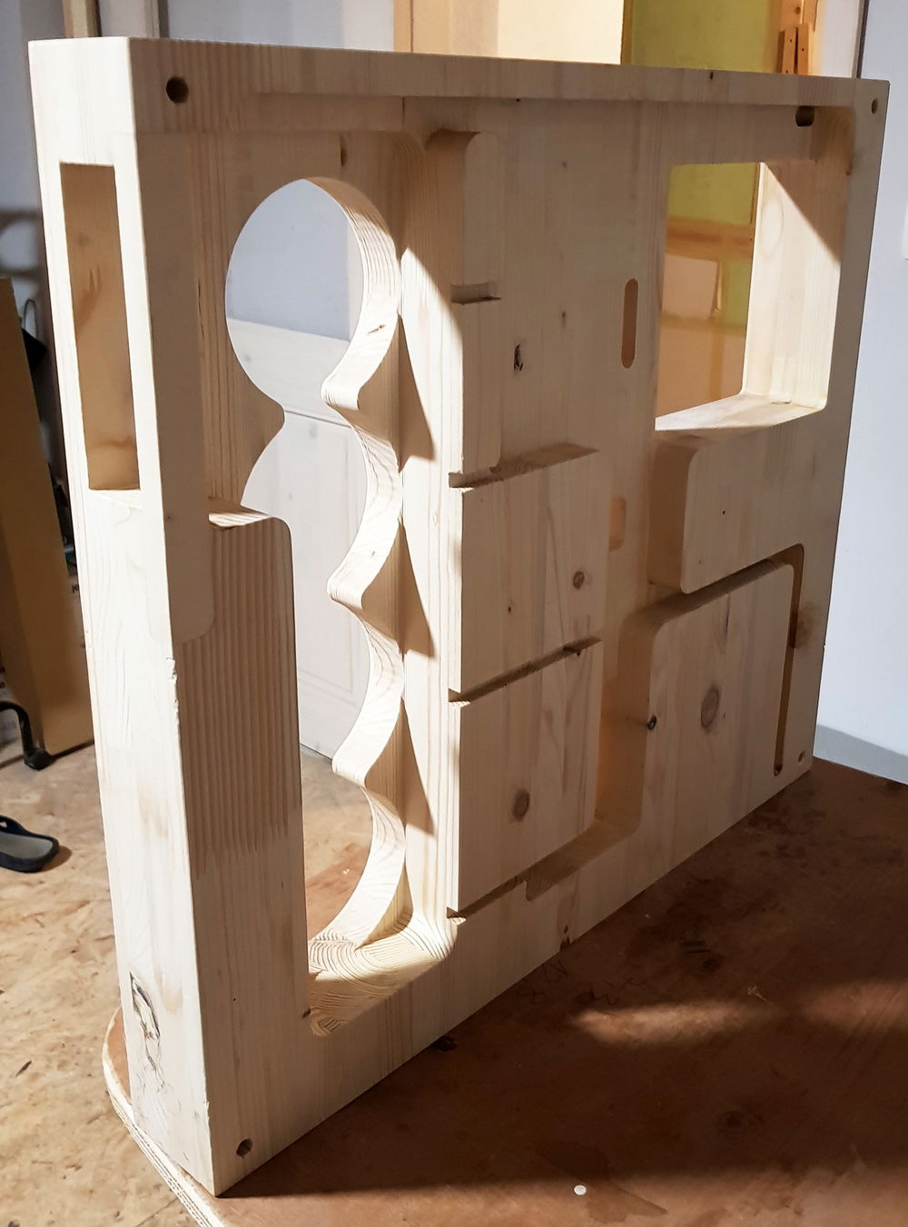 Base back (cable management)