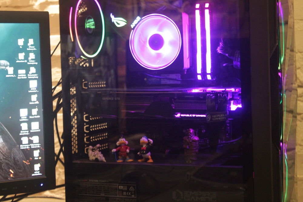 A hole picture of my gaming PC