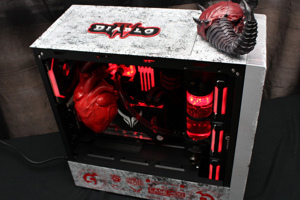 Fun shot of the top view of our case, showing the 3D printed and hand painted D4 Logo.