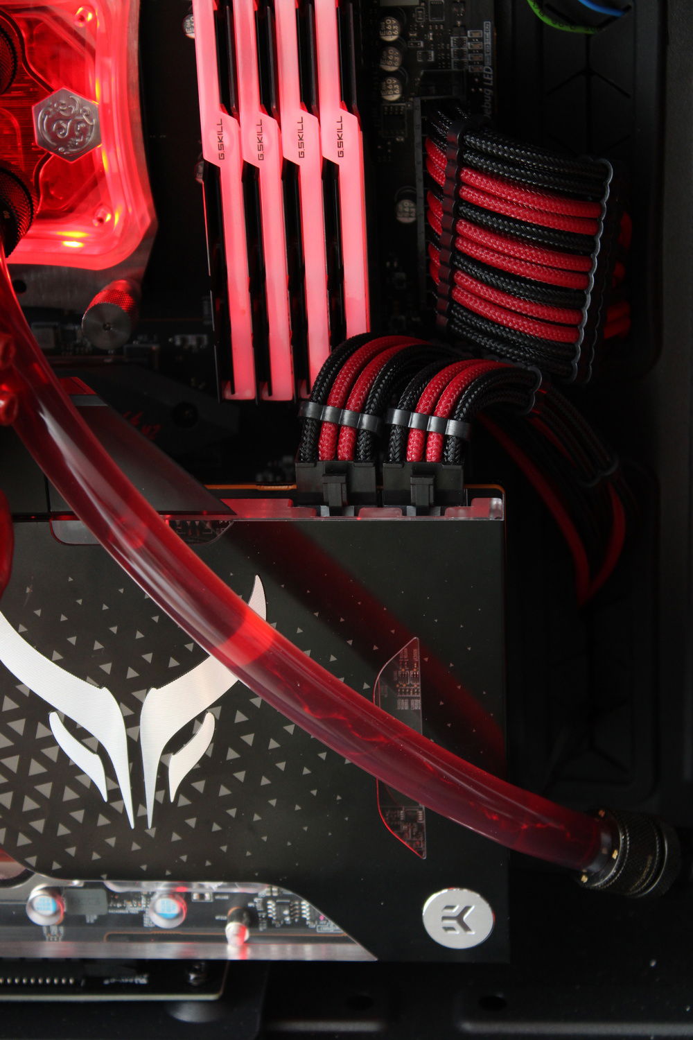 Close up of our Cable Mods PRO ModMesh E-Series Black/Blood Red!