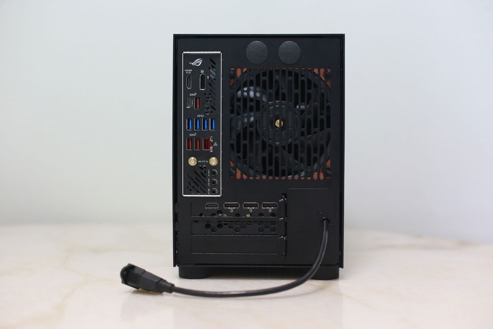 Rear intake with the rubber gasket that came with the NF-A12x25 PWM. Without this gasket, there is noticeable turbulence from the fan. The gasket reduced this ever so slightly.