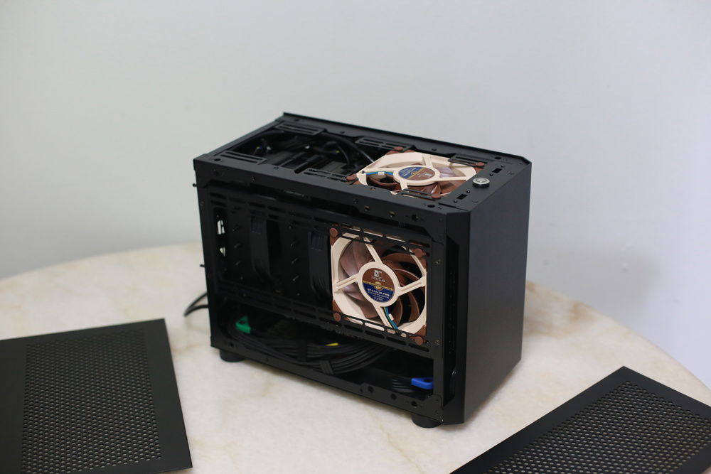 The additional side exhaust reduces overall temps roughly by about 5c.