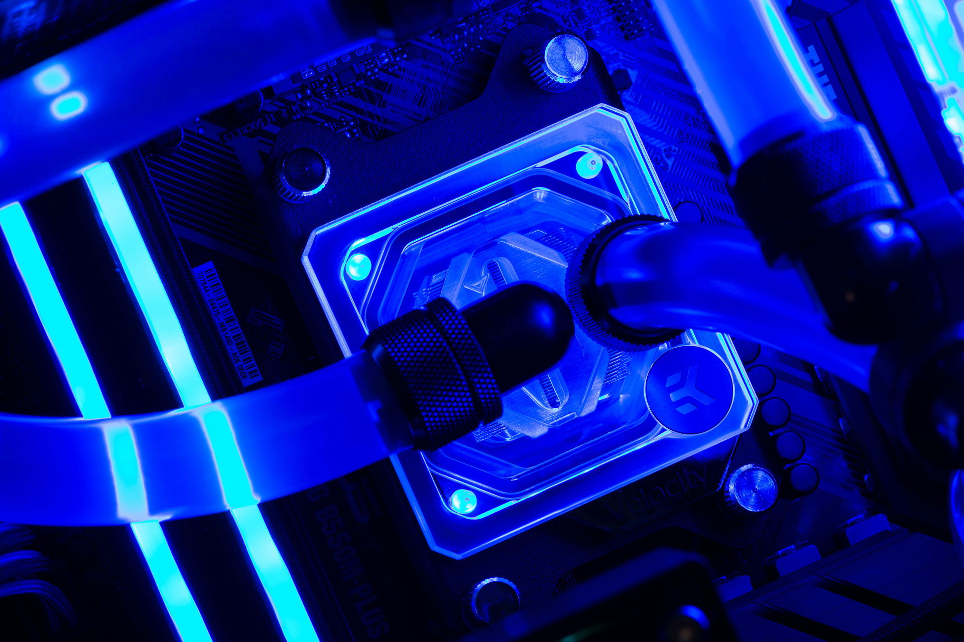 LD01 - Inverted MATX / Watercooled / External Rad » builds.gg