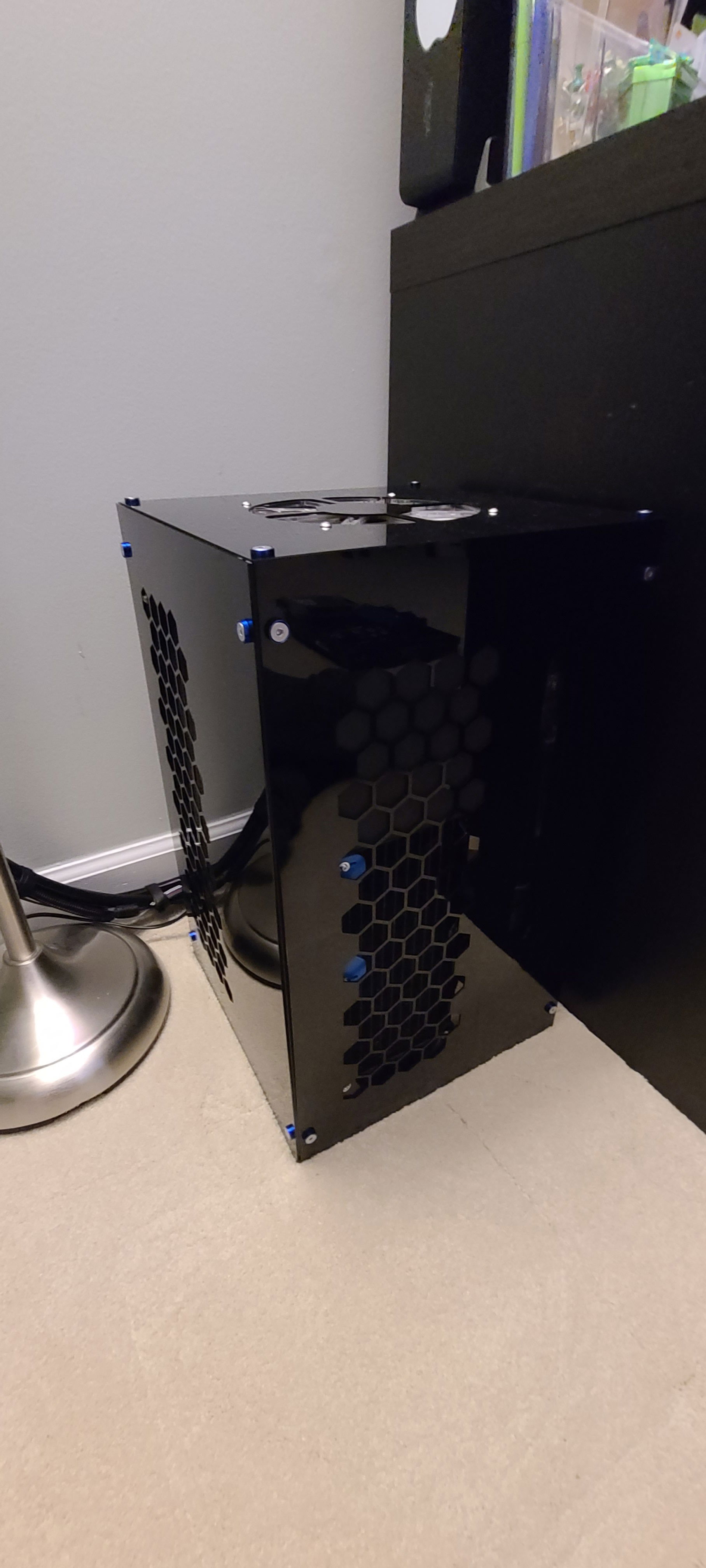 LD01 - Inverted MATX / Watercooled / External Rad » builds.gg