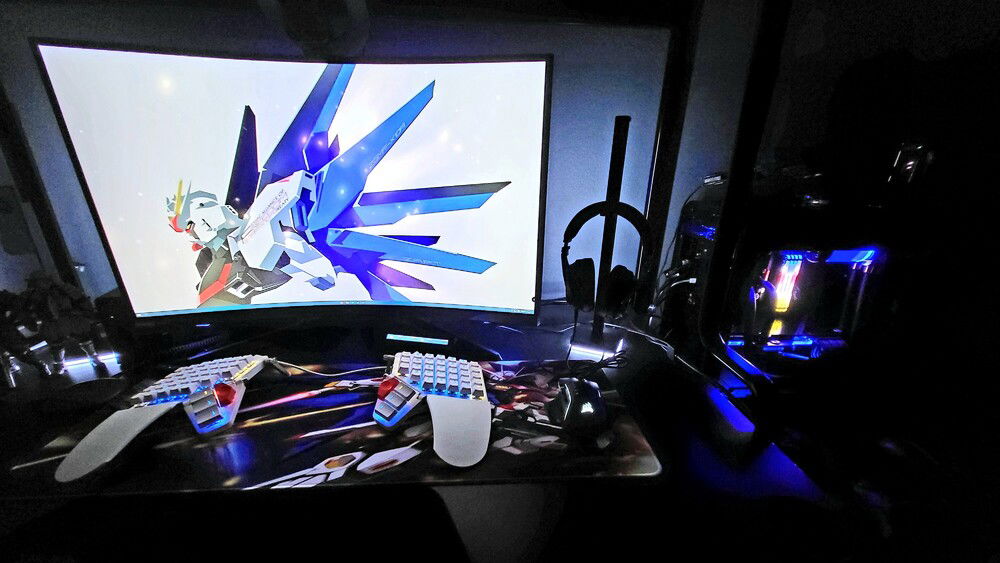 Any other Gundam fans out there? Loving the ZSA Moonlander keyboard.