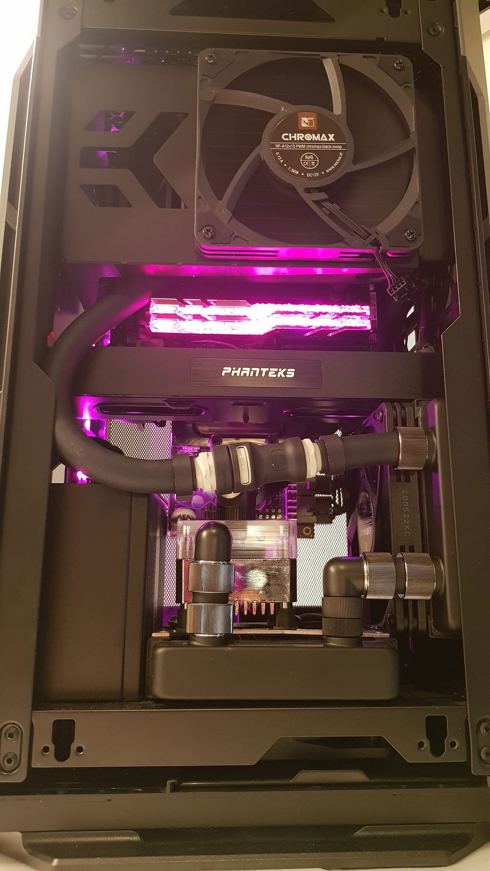 ultra tight 3radiator loop in the OG shift air case