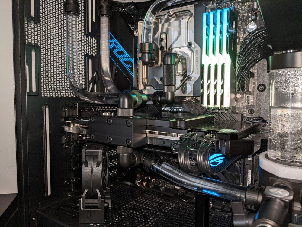 Installed active backplate on the RTX3090.
CableMod replacement cable melted during normal use (330-350W draw), so i reverted to the original PSU cables.