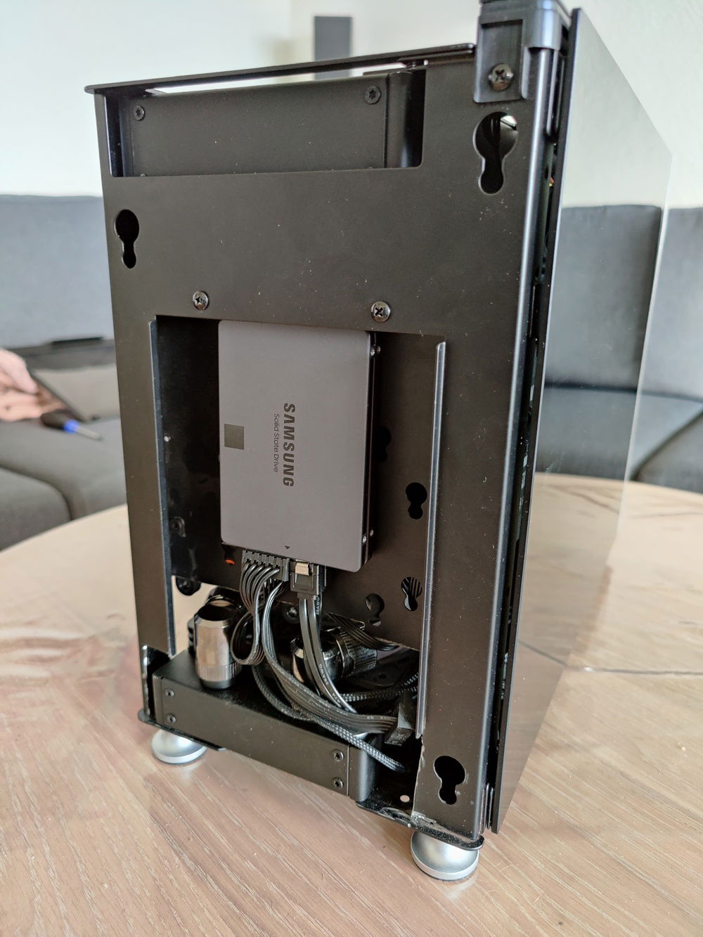 Front. and yes i know those Cut's are not pretty. but you can se them with the front on, and im not  pro Moder