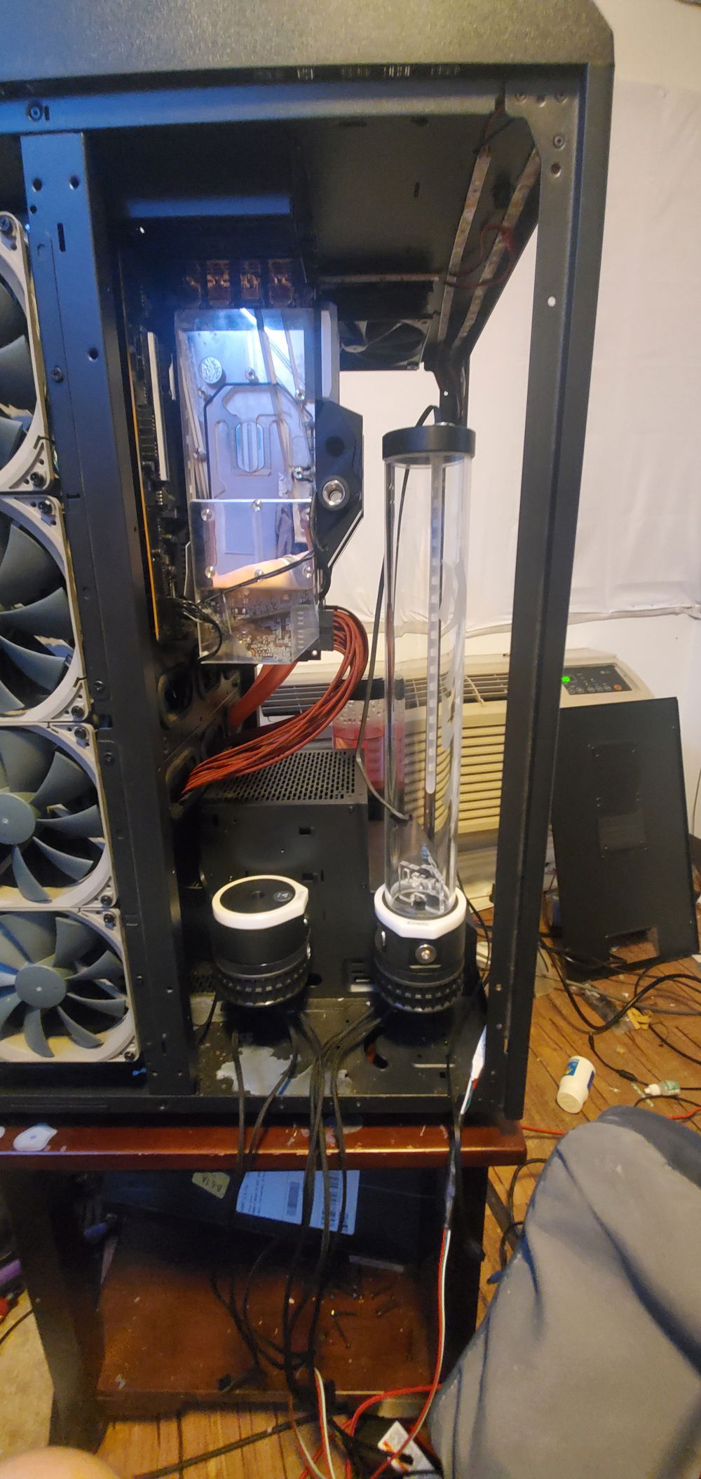 Reservoir and second pump for GPU mounted