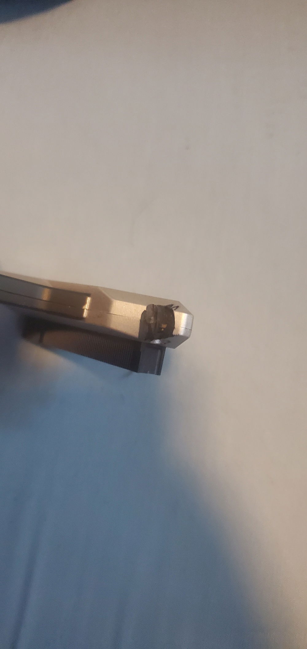 I had to remove a bit of plastic in the nvlink because it rubbed the waterblock