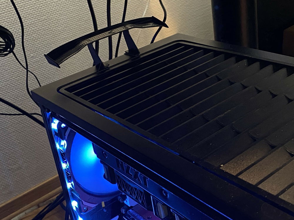 A fancy high speed spoiler to make the airflow more aerodynamic.