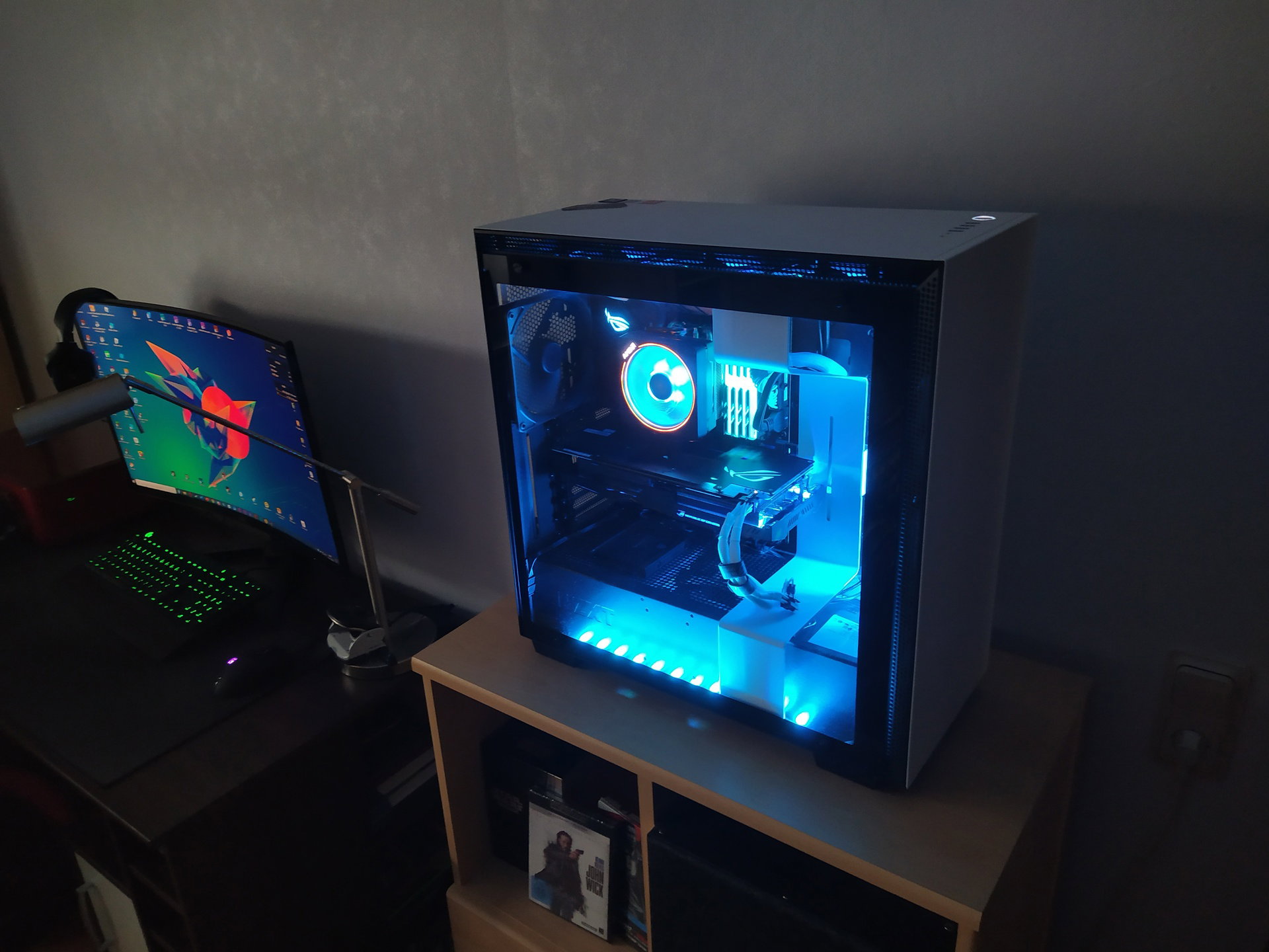 Simple black 'n white rgb pc » builds.gg