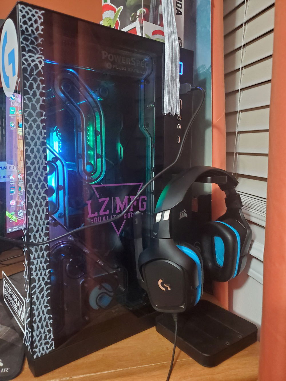 g432 headset, corsair stand and front of pc