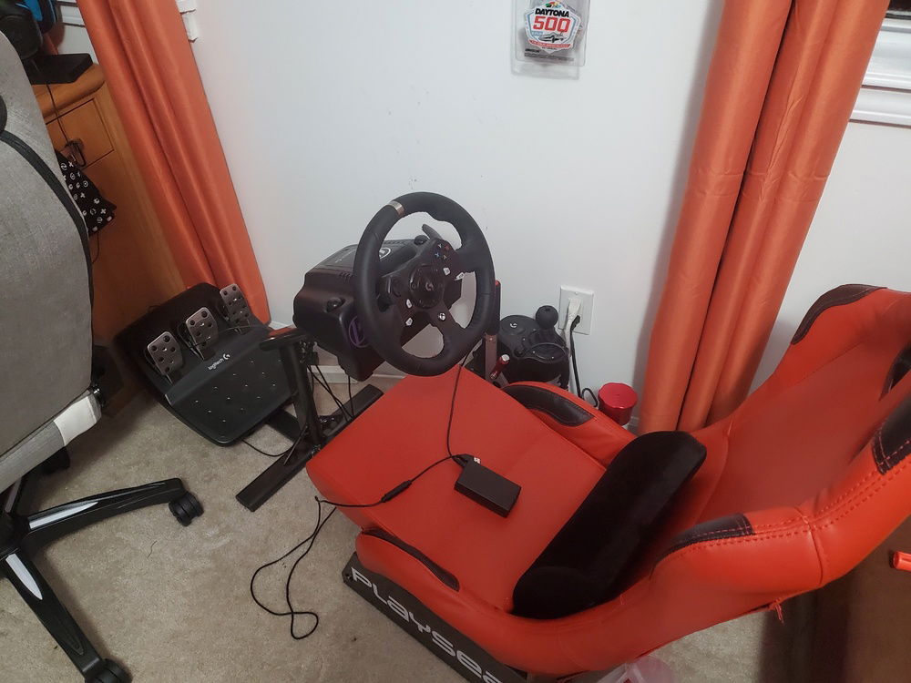 sim setup with playset evolution red and logitech g920 wheel