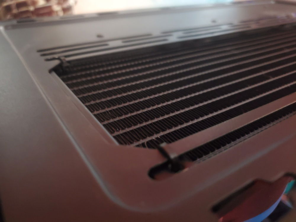 proof that the rad is zip tided to the case lol