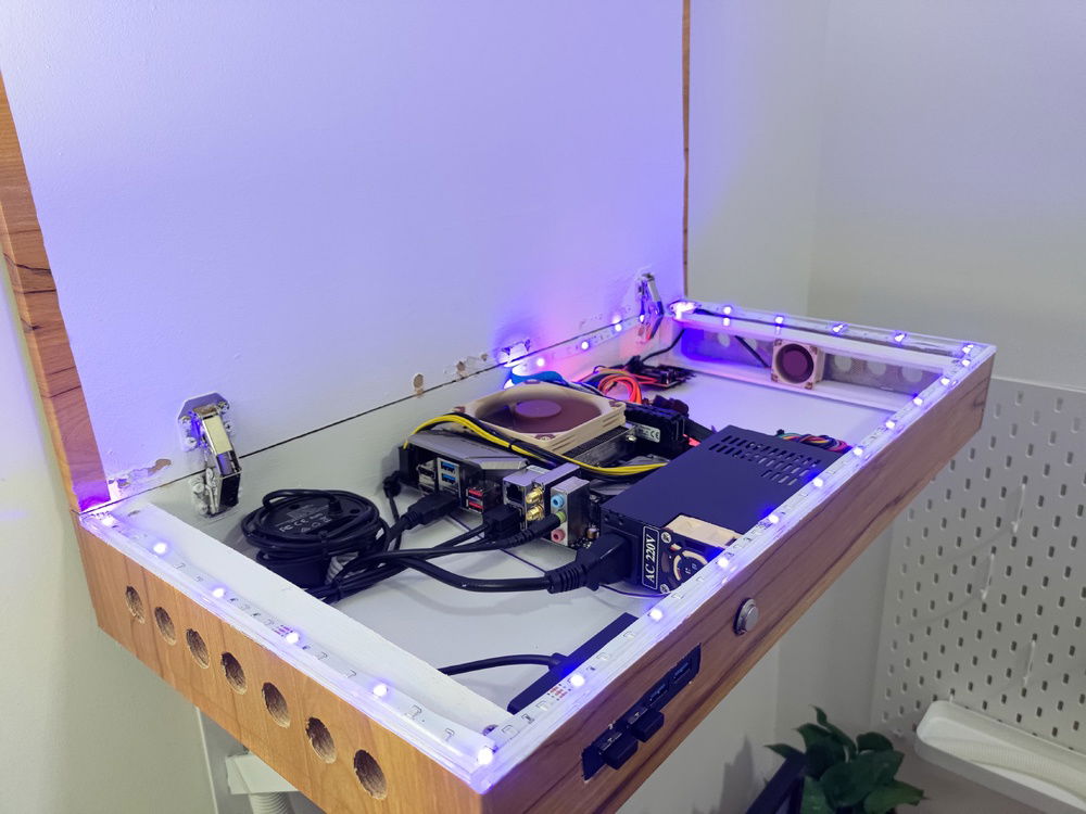 B450i aorus pro, ryzen 3 3200g, 250w 1u flex power supply (original fan was loud and replaced with 40mm noctua for a quieter operation)