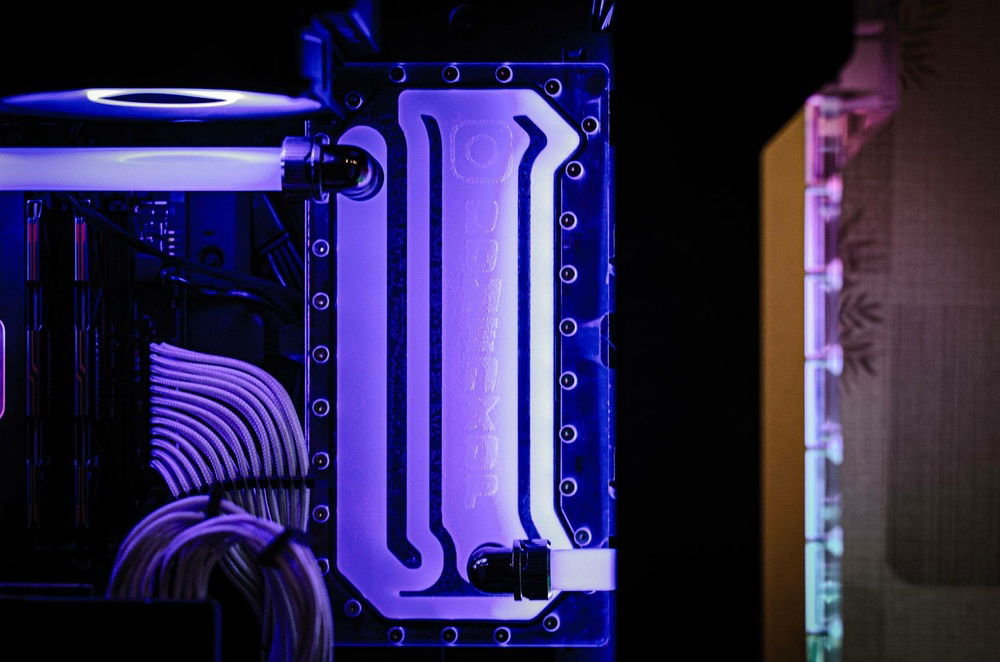 Custom side panel for the Evolv X, to fill the empty space