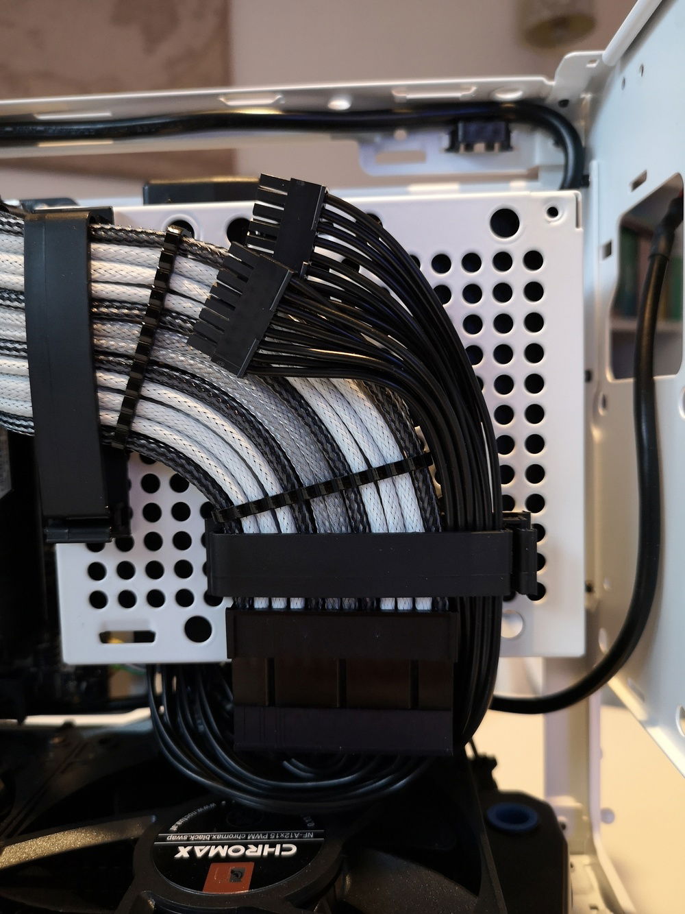 24-pin and pcie cables.