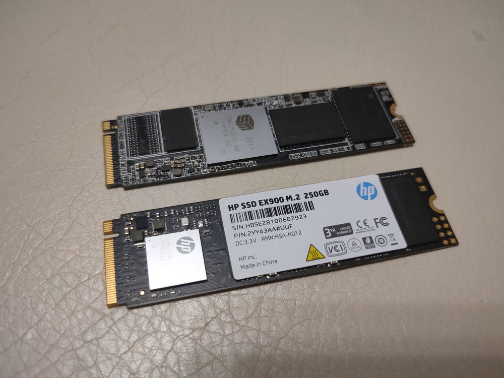 Look how big SM2262EN is!