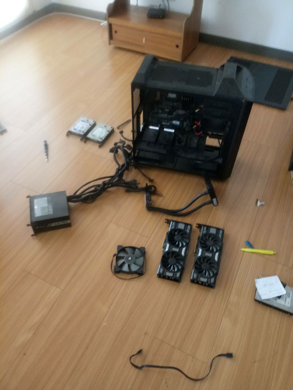 Hold on!
All the computing parts where salvaged from a previous AIO cpu and default cards!