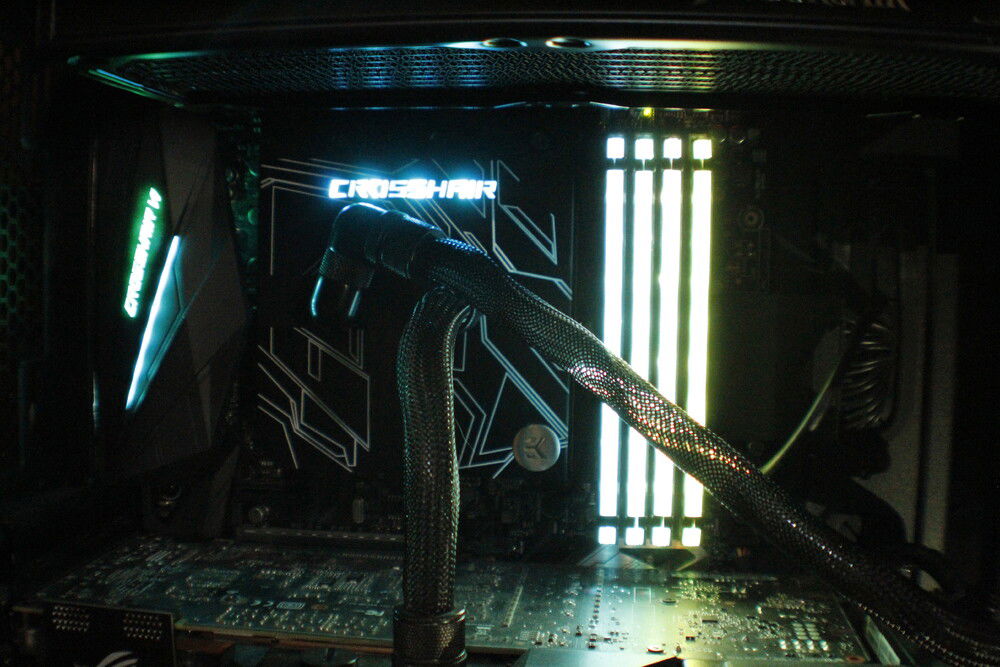 Upgraded from 32 to 64Gb RAM and decided to go with corsair icue ram sticks cause I really wanted to bring that semi transparent quality of the braided soft tube