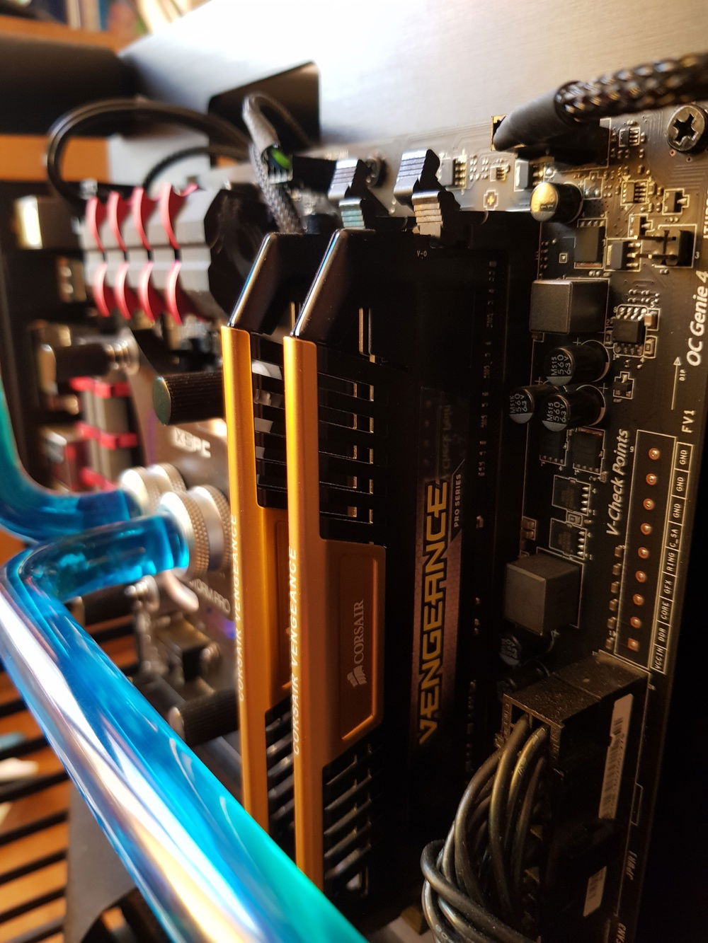 Corsair Vengeance Pro series DDR3 2400 MHZ (8X2 16gb)