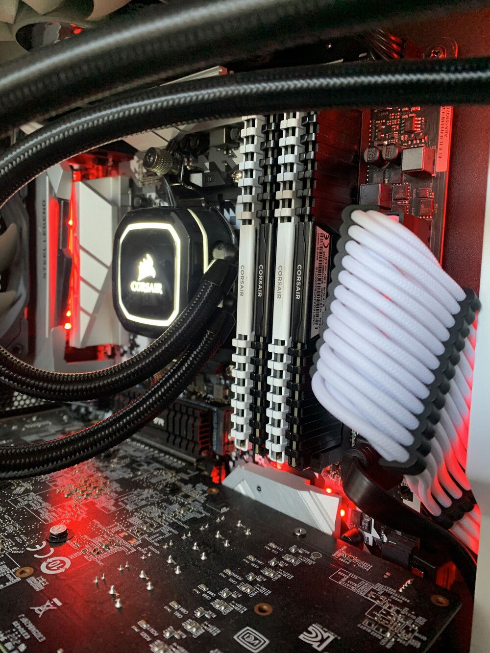 4x 8gb 3200Mhz C16 Corsair Vengeance LPX (Hynix) (2x Black 2x White)