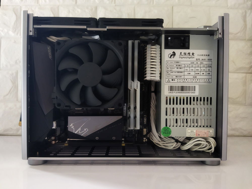 The built-in CPU Cooler Cryorig C7G Fan has been replaced with Noc tua