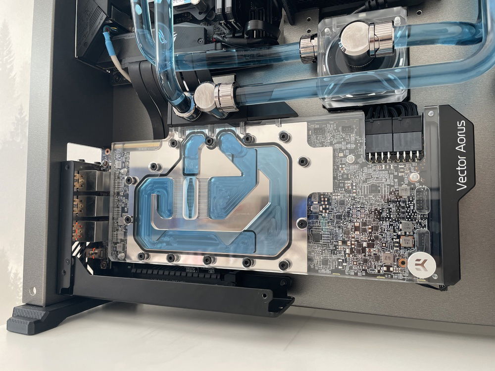 Who doesn’t love vertical GPUs